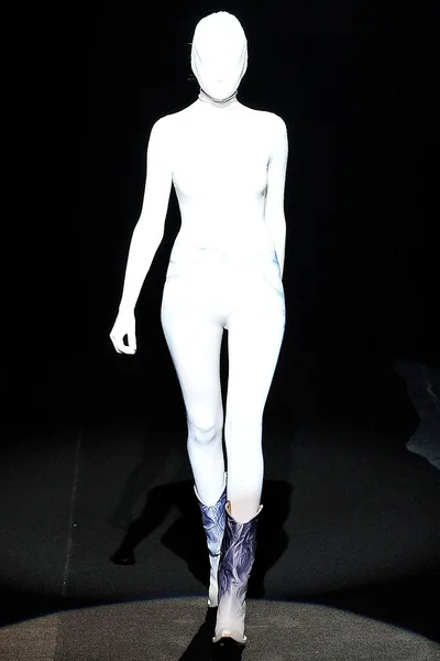 Look 11